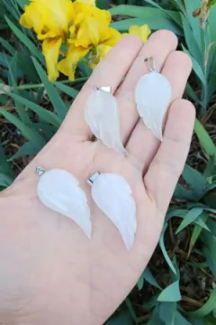 Dije Alita de Ónix Blanco