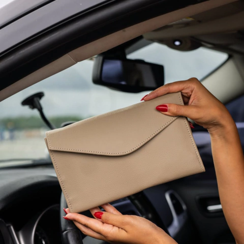 Porta Passaporte Family Fendi - comprar online