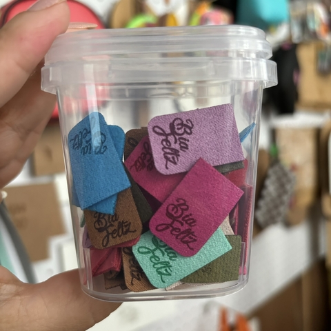 Pote com 100 etiquetas bandeirinha 1.8 x 2.7 cm - comprar online