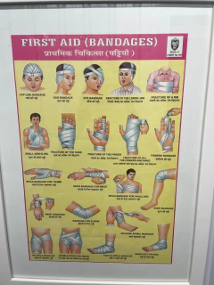 Quadro Indiano First Aid - Frue Brechó