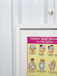 Quadro Indiano First Aid na internet