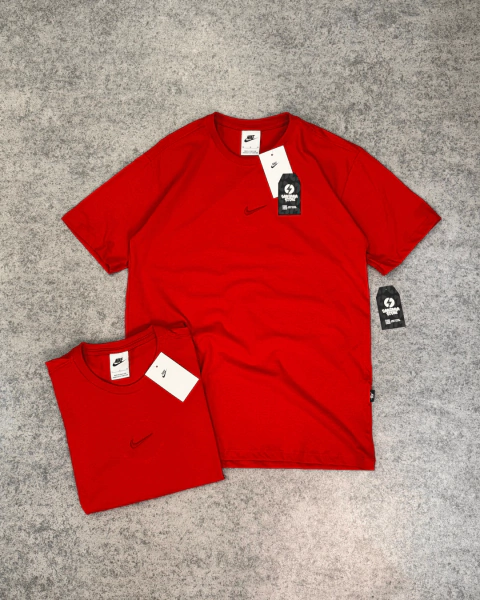 CAMISETA NK ESSENTIALS MONOCROMÁTICA - VERMELHO