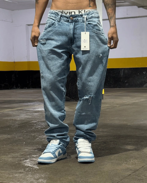 CALÇA JEANS RETA BLUE DESTROYED PRESENCE - 7570