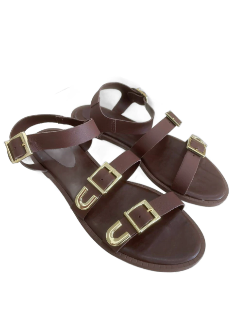 Sandália Rasteira SCom Tiras Chocolate/ Fivelas Ouro - comprar online