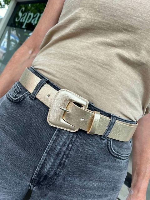 Cinto Fabricia em Couro Ouro Ligth Metalizado P