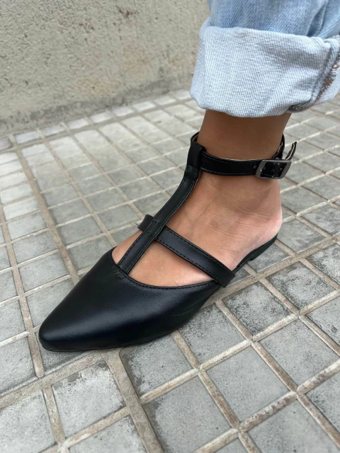 Sapatilha Cláudia Tiras Couro Preto - comprar online