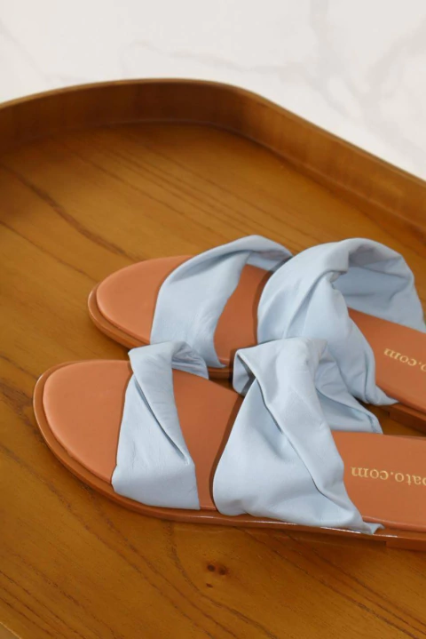 Rasteira Daiane Couro Pelica Azul Candy - comprar online