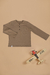 Blusa  Camelo Gabriel é uma peça coringa: prática, charmosa e super confortável. Feita em malha 100% algodão sustentável, tem fechamento com 3 botões ecológicos e bolso na altura do peito. Petit Môme