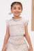 A blusa Aurora é uma regatinha cheia de charme! Tem modelagem reta, detalhe delicado de babados na gola e na cava das mangas e fechamento nas costas com dois botõezinhos de madeira de reflorestamento. Petit Môme