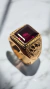 ANILLO CABALLLERO CON CORONAS - RUBI - Oro 18k 10GRS - Artebello Joyas