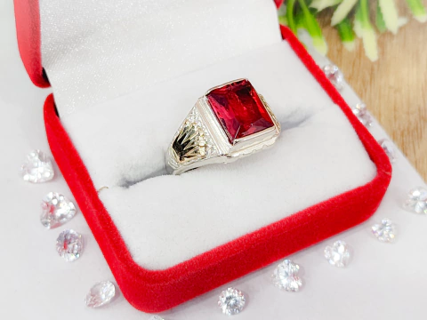 ANILLO CABALLLERO - Plata y Oro - Piedra Roja -