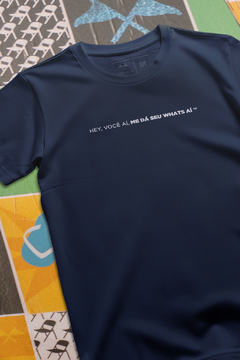 CAMISETA "HEY, VOCÊ AÍ, ME DÁ SEU WHATS AÍ" - comprar online