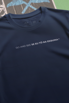 CAMISETA "GO AND SEE SE EU TÔ NA ESQUINA" na internet