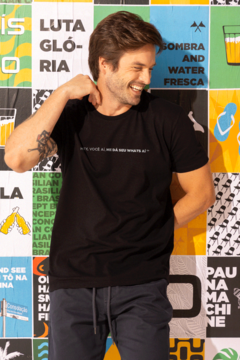 CAMISETA "HEY, VOCÊ AÍ, ME DÁ SEU WHATS AÍ" na internet