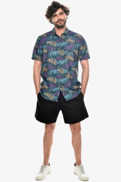 CAMISA MANGA CURTA ESTAMPADA SELVA na internet