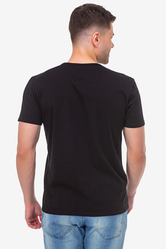 CAMISETA BÁSICA ALGODÃO SUPIMA GOLA REDONDA na internet