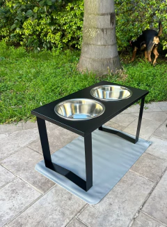 COMBO Comedero/bebedero En Altura Doble perros grandes & Alfombra - Happy Pets