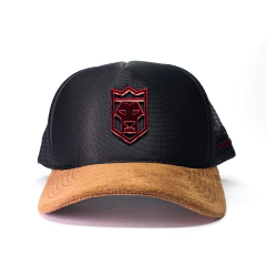 Boné Preto Aba Camurça Caramelo Tag Vermelho Espelhado - comprar online