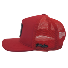Boné Vermelho Tag Preta Gravada na internet