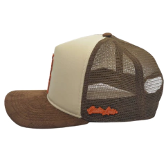 Boné Caramelo Frente Bege Tag Laranja na internet