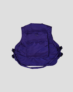 Feito em microfibra duplo, tem abertura frontal com engates rápidos de nylon, esse colete tem aplicações de bolsos funcionais. Acabamento da peça em viés.  