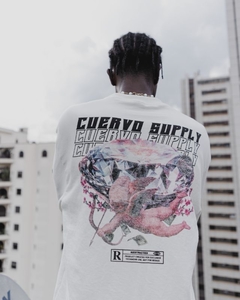Essa peça conta com recortes na frente, bolso na manga e tecido inovador. confira mais detalhes abaixo. A cor off white é um destaque da peça