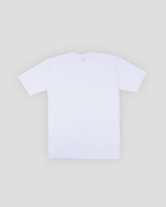  caimento regular, barra alongada e mangas ligeiramente oversized. Gola especial em ribana e reforço interior de ombro a ombro para garantir um caimento bom e uma durabilidade alta.