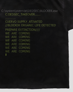  caimento regular, barra alongada e mangas ligeiramente oversized. Gola especial em ribana e reforço interior de ombro a ombro para garantir um caimento bom e uma durabilidade alta.