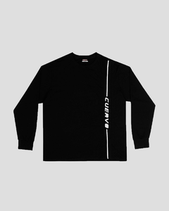 A Tech Long Tee tem caimento regular, barra alongada e mangas ligeiramente oversized, com ribana canelada nos punhos. Gola especial em ribana e reforço interior de ombro a ombro para garantir um caimento bom e uma durabilidade alta.
