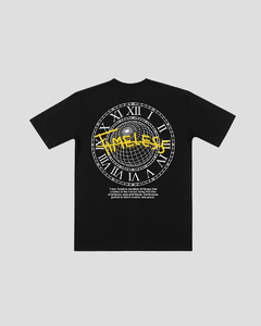  caimento regular, barra alongada e mangas ligeiramente oversized. Gola especial em ribana e reforço interior de ombro a ombro para garantir um caimento bom e uma durabilidade alta