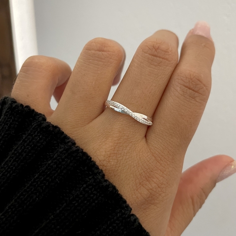 Anel torcido e cravejado 2 voltas - prata 925