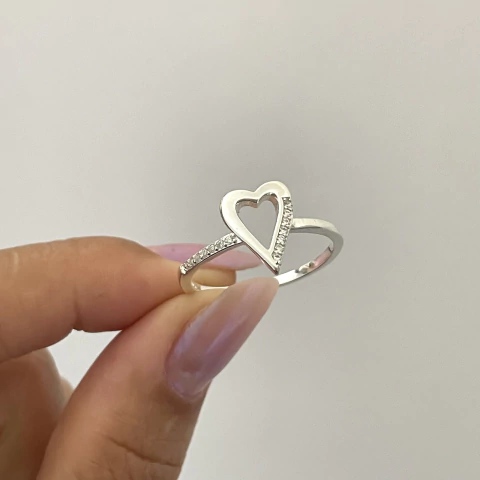 Anel coração vazado lateral cravejada - Prata 925 - comprar online