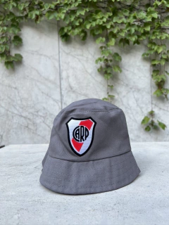 PILUSOS ESCUDO EMPARCHADOS - comprar online