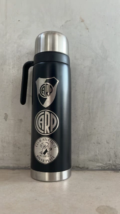 TERMO PINTADO CON GRABADO A ELECCION