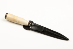 CUCHILLO ARTESANAL DE ACERO INOXIDABLE CON GRABADO A ELECCION