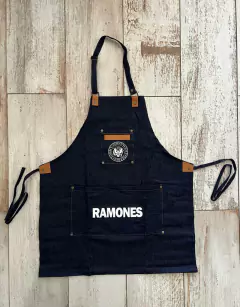 DELANTALES en internet