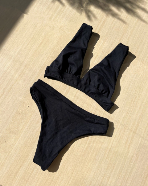 Black Top decote + hot pants Pronta entrega