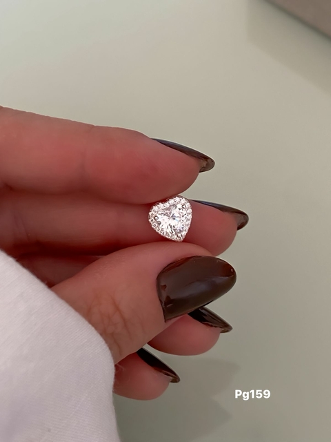 PINGENTE SOLITÁRIO CORAÇÃO, COM PEDRAS AO REDOR