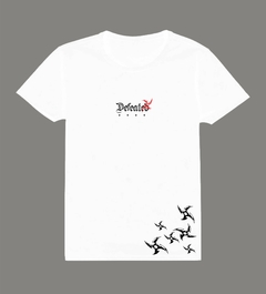 Remera Defeated en internet