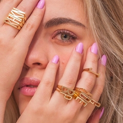 Anel Letra Liso Ajustável com Banho em Ouro 18k - comprar online