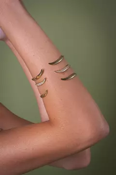 Bracelete Cravejado Fluir com Banho em Ouro 18k - comprar online