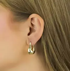 Argola Abaulada Lisa com Banho em Ouro - comprar online