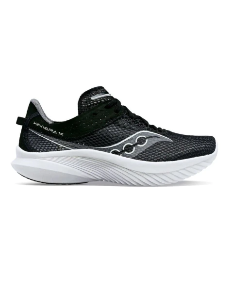 Zapatillas Saucony Kinvara 14 para hombre en color Black, con mediasuela PWRRUN, plantilla PWRRUN+ y diseño liviano para running de asfalto. 