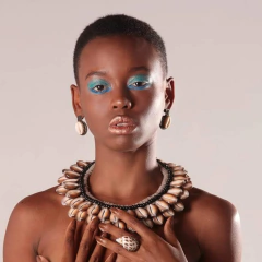 Colar Maciço de búzio Africano na internet