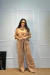 Conjunto de calça wide e blusa gola boba Aerolook em tom terroso, disponível em várias cores lindas, com modelagem ampla e tecido confortável, ideal para looks modernos e sofisticados.