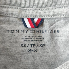 REMERA - TOMMY HILFILGER - TALLE 4 A 5 AÑOS - GRIS - PilchaGo