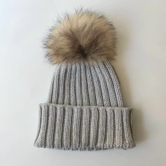 GORRO - STERRNER - TALLE 14 A 16 AÑOS - LANA GRIS CON POMPÓN - comprar online