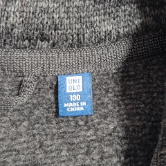 CAMPERA LIVIANA - UNIQLO - TALLE 13 AÑOS - GRIS TOPO en internet