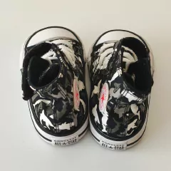 ZAPATILLAS - CONVERSE - TALLE AR 19 - NEGRO MOTIVO TIBURONES - tienda online