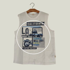 MUSCULOSA - CHEEKY - TALLE 8 AÑOS - BLANCO CON LEYENDA CALIFORNIA MOTIVO MOTOCICLETA - tienda online